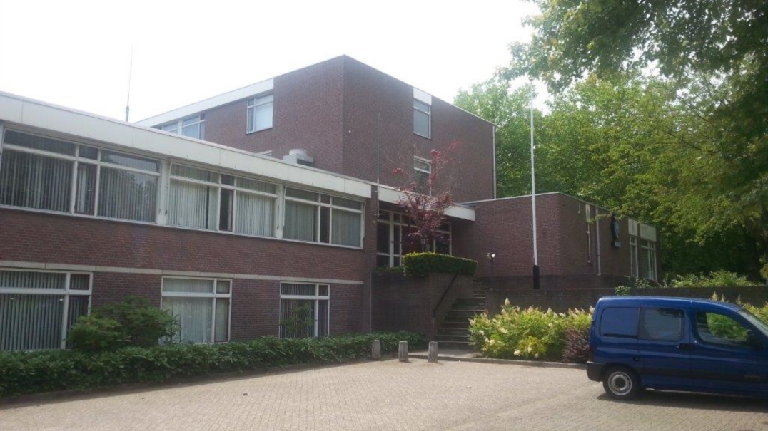 Voor- en zijaanzicht van de voormalige marechausseepost in Heerlen